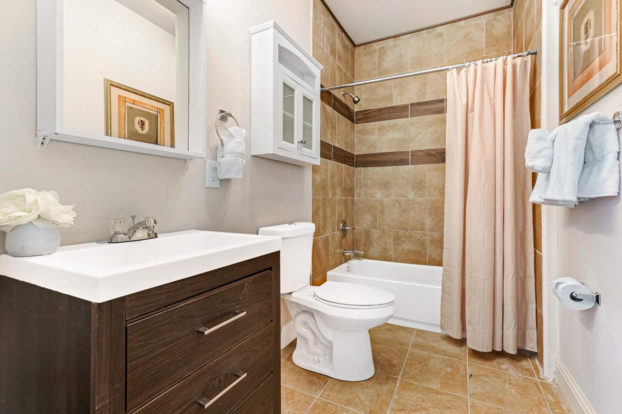 Baronne Street Spacious And Fully Furnished * New Orleans