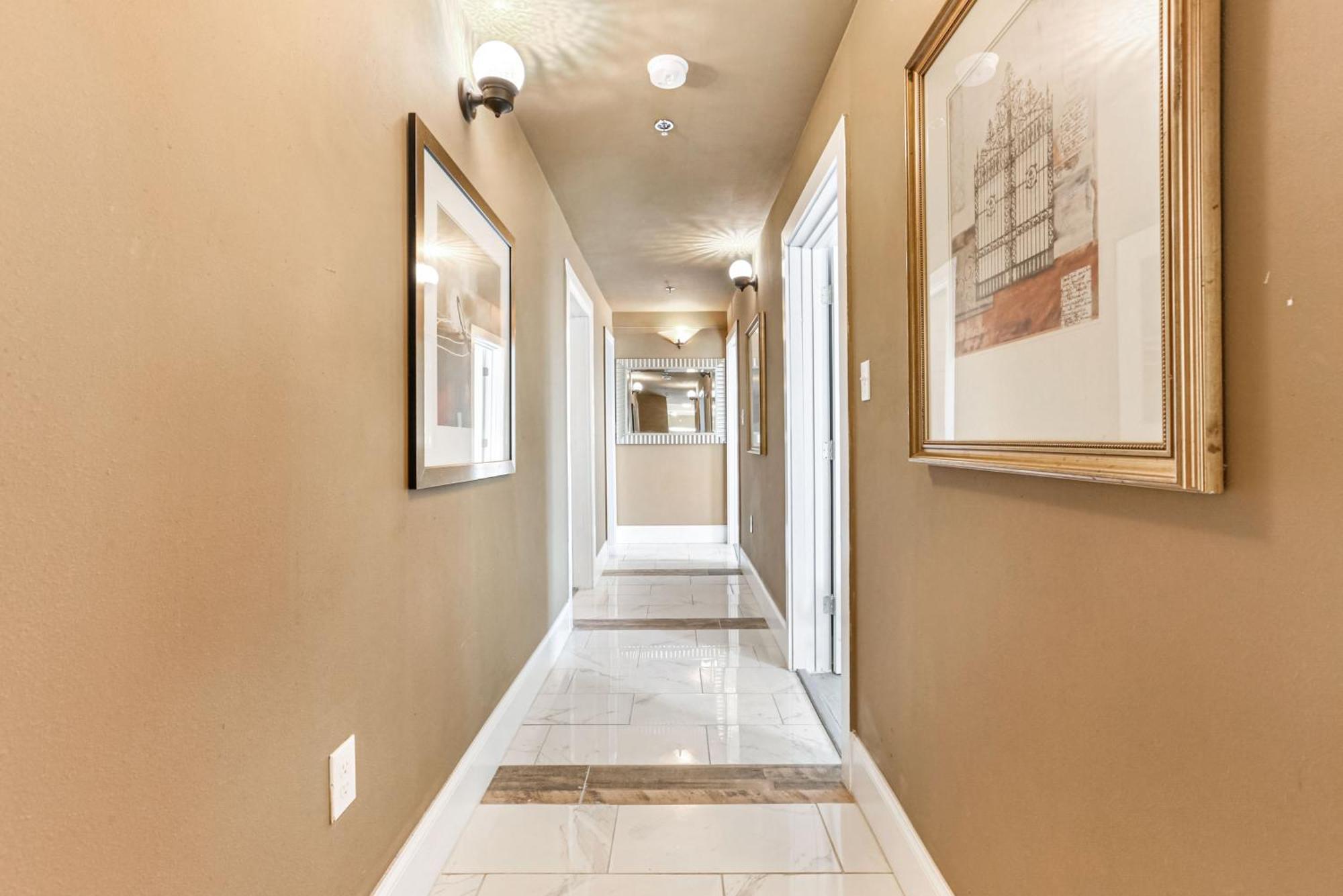 Baronne Street Spacious And Fully Furnished