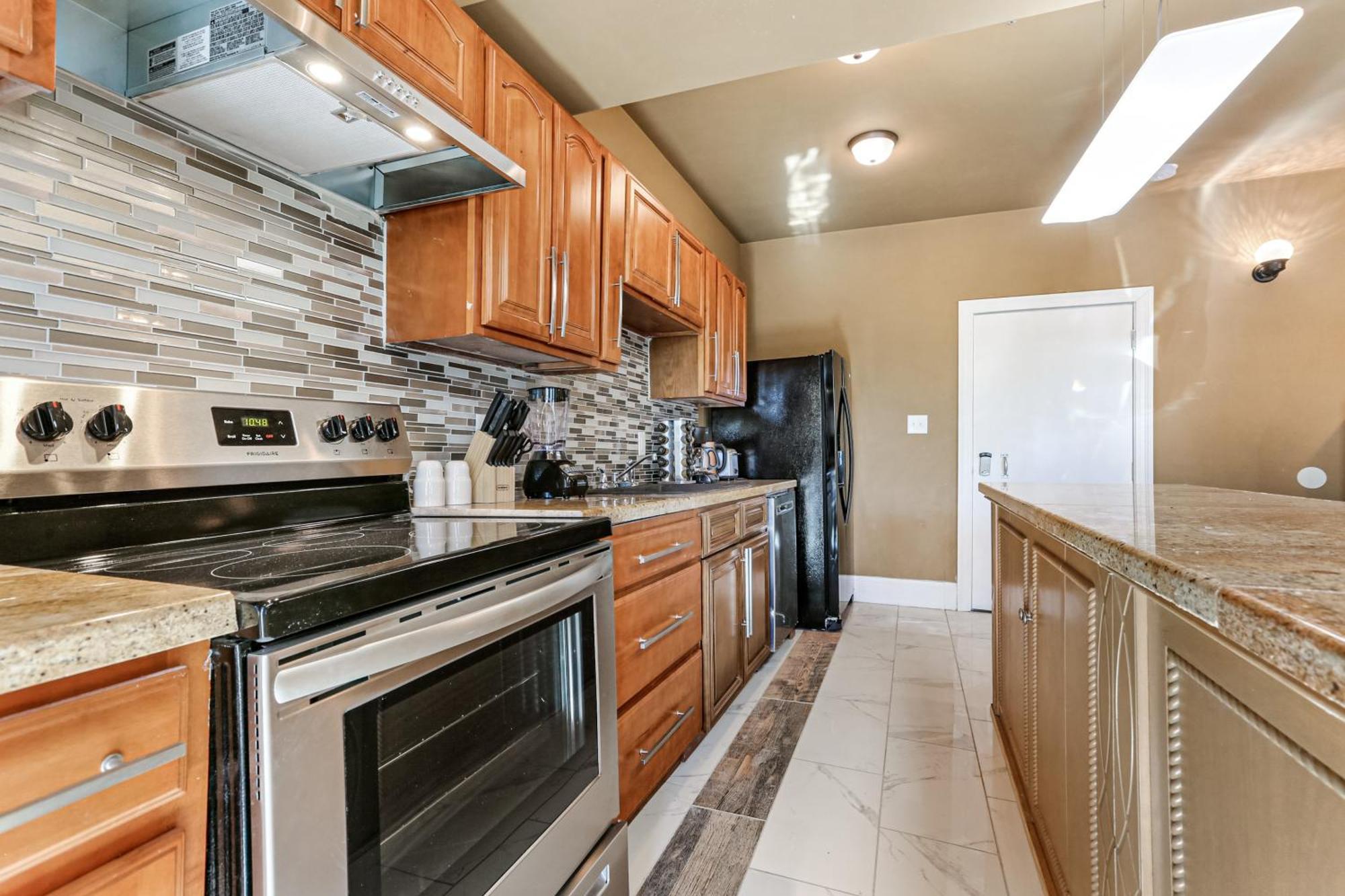 Baronne Street Spacious And Fully Furnished New Orleans